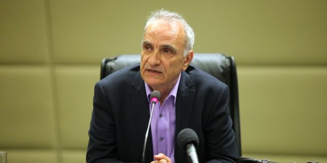 Ο Βαρεμένος έκλεισε το μικρόφωνο του Άδωνι, αφού επέμεινε να μιλά