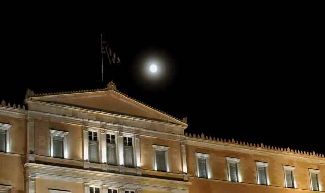 Εξηγήσεις από την κυβέρνηση για τους ισχυρισμούς μάρτυρα της Εξεταστικής ζητά η ΝΔ