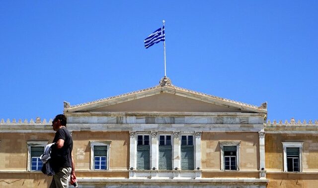 Στη Βουλή τα προαπαιτούμενα της τρίτης αξιολόγησης