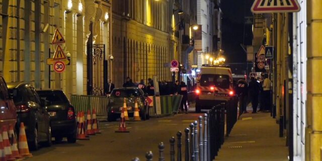 Γαλλία: Ένοπλοι ‘σήκωσαν’ κοσμήματα πολλών εκατ. από το Ritz του Παρισιού