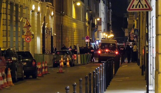 Γαλλία: Ένοπλοι ‘σήκωσαν’ κοσμήματα πολλών εκατ. από το Ritz του Παρισιού