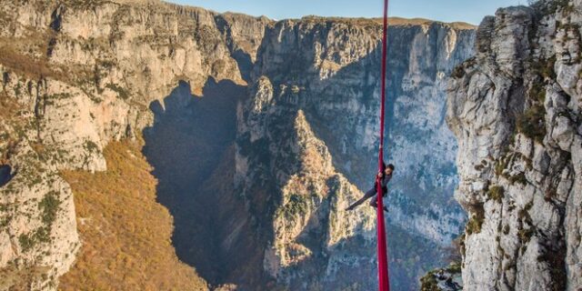 Βίντεο: Χορεύοντας στο κενό από τα 800 μέτρα