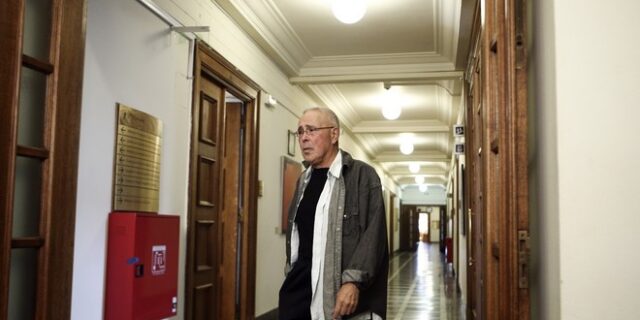 Στα χέρια Τσίπρα η παραίτηση Ζουράρι