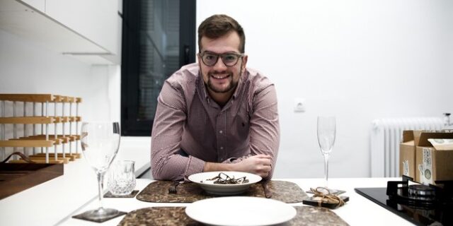 Ο Σταύρος Τσομπανίδης έκανε τα φύκια να βραβευτούν ως κάτι παραπάνω και από μεταξωτές κορδέλες