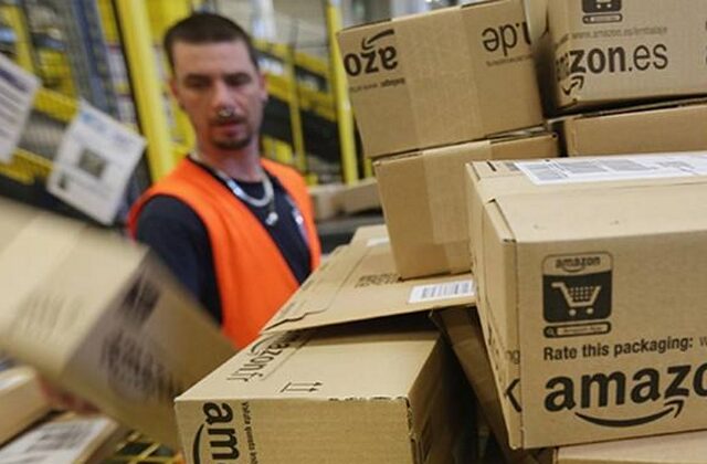 Στην Ιταλία η Amazon πέρασε ‘έξυπνο βραχιολάκι’ στους εργαζόμενους για να τους ελέγχει