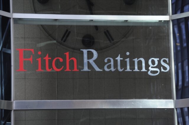 Fitch: Ελλάδα και πιστωτές θέλουν “υβριδικά καθαρή” έξοδο