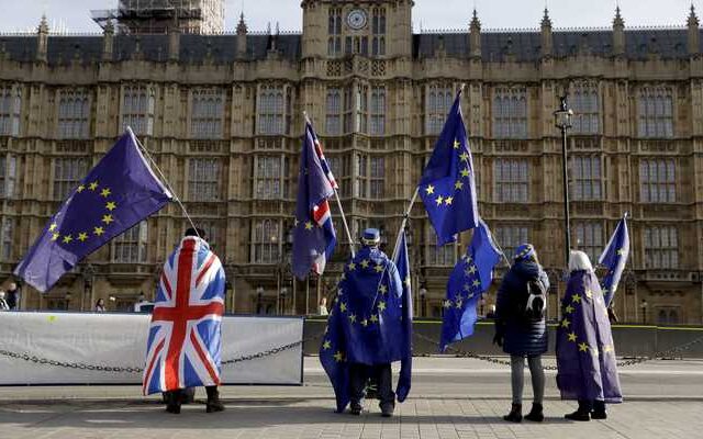 BBC: Αυξάνονται οι Βρετανοί που έλαβαν υπηκοότητα άλλης χώρα λόγω Brexit
