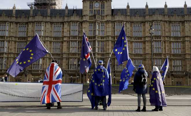 Brexit: Το Ηνωμένο Βασίλειο ολισθαίνει προς την καταστροφή