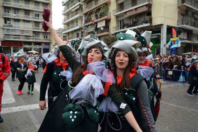 Πατρινό Καρναβάλι 2018: Έφτασε η ώρα της μεγάλης παρέλασης