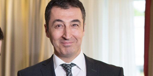 Γερμανία: Υπό αστυνομική προστασία ο τουρκικής καταγωγής πολιτικός Εζντεμίρ
