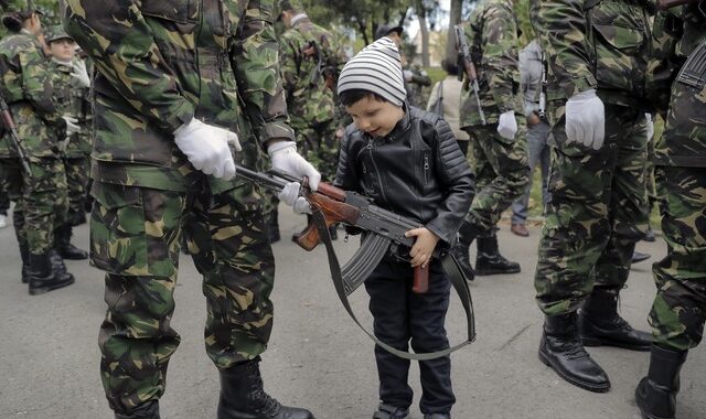 Περισσότερα από 350 εκατ. παιδιά ζουν σε εμπόλεμες ζώνες