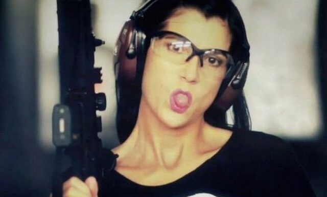 Η Dana Loesch θα σε βγάλει από τα ρούχα σου