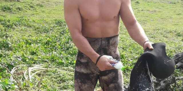 Ο Ντάνος στη Σκιάθο ‘χωρίς αναπνευστήρα να πέφτει για αχινούς’