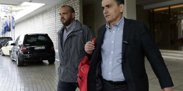 Κυβέρνηση: Στόχος να κλείσει η τέταρτη αξιολόγηση ως τον Μάιο