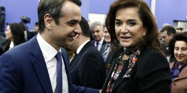 Συνάντηση Κυριάκου – Ντόρας εν μέσω πολέμου Σαμαρά-Καραμανλή