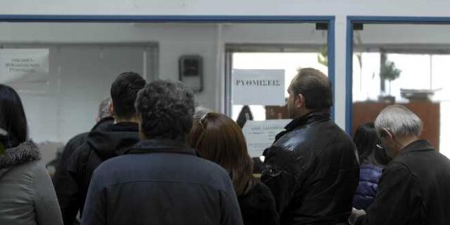 Τέλη κυκλοφορίας, ΕΝΦΙΑ, κοινωνικό μέρισμα: Ποιοι εισπράττουν σήμερα, τι πληρώνουμε μέχρι Δευτέρα