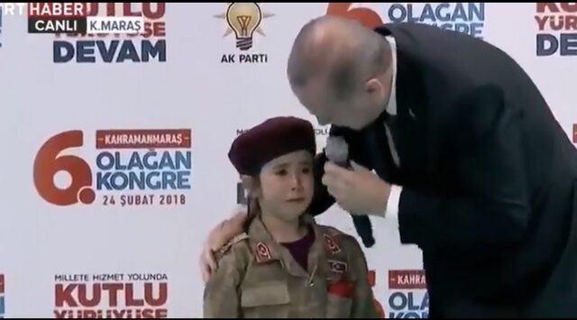 Ο Ερντογάν έστησε ‘φιέστα’ πολέμου – Η πιθανή επιστράτευση και το κοριτσάκι φαντάρος