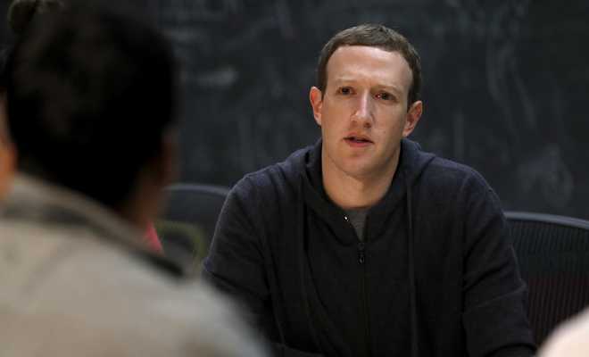 Μαρκ Ζούκερμπεργκ: Το Facebook βρίσκεται σε πόλεμο – Τι αποκαλύπτουν νέα email “φωτιά”