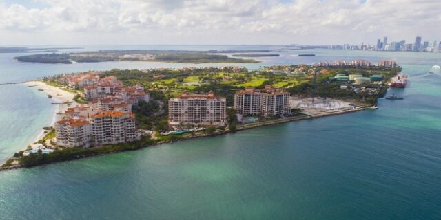 Ξεναγηθείτε στο μυστηριώδες ‘ιδιωτικό’ νησί των εκατομμυριούχων