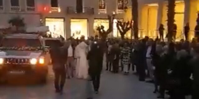 Βίντεο: Επική φάρσα σε γαμπρό που περίμενε την νύφη στην εκκλησία