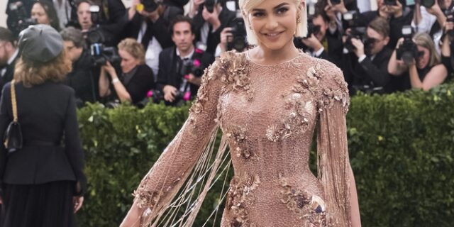 Ανελέητο τρολάρισμα στο twitter – Το όνομα της κόρης Jenner θυμίζει την πορνοστάρ του Τραμπ