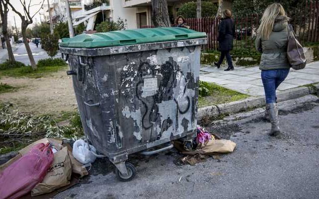 Φρίκη από το πόρισμα της νεκροτομής για το βρέφος που πέταξαν σε κάδο