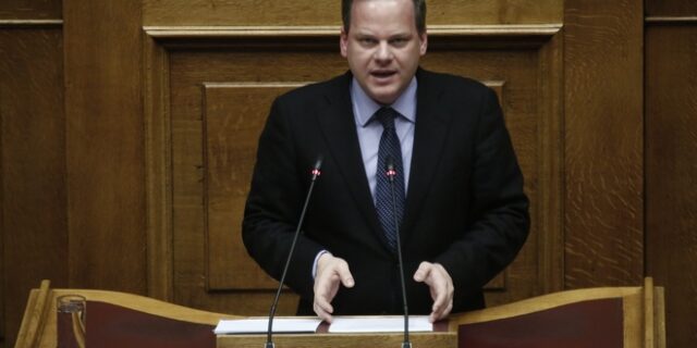 Καραμανλής: Οι παλινωδίες με το ηλεκτρονικό εισιτήριο συνεχίζονται