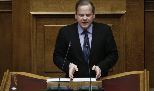 Καραμανλής: Οι παλινωδίες με το ηλεκτρονικό εισιτήριο συνεχίζονται