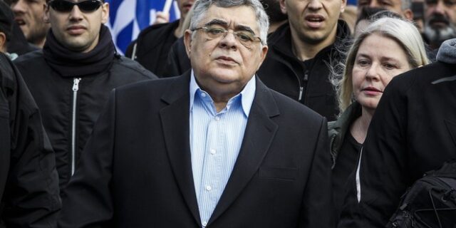 Ντροπή για δύο: Ο Κασιδιάρης δίνει συγχωροχάρτι στον Μίκη
