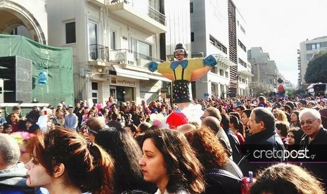 Παρέλαση αρμάτων και καρναβαλιστών στο Ηράκλειο