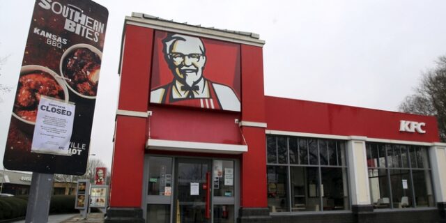 Τα KFC στη Βρετανία ξέμειναν από κοτόπουλο – Κλειστά τα περισσότερα καταστήματα