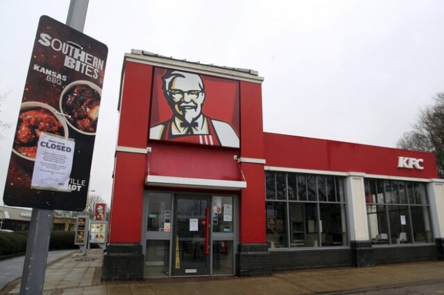 Τα KFC στη Βρετανία ξέμειναν από κοτόπουλο – Κλειστά τα περισσότερα καταστήματα