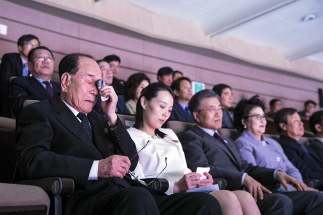 Ο πρόεδρος της Ν.Κορέας παρακολούθησε συναυλία μαζί με την αδελφή του Κιμ