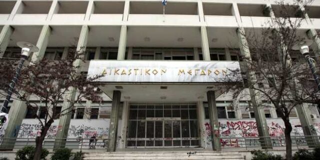 Λάρισα: Στη φυλακή γιατρός για παιδική πορνογραφία-Φωτογράφιζε παιδιά στο κολυμβητήριο