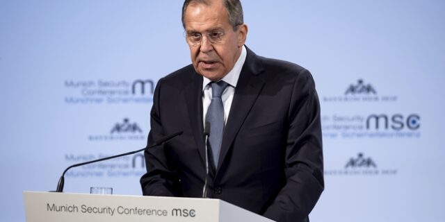 Λαβρόφ: Ανοησίες οι κατηγορίες των ΗΠΑ σε 13 Ρώσους