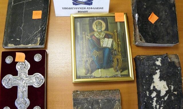 Συνελήφθη 33χρονος που έκρυβε στην αποθήκη του λείψανα Αγίων και ιερά κειμήλια