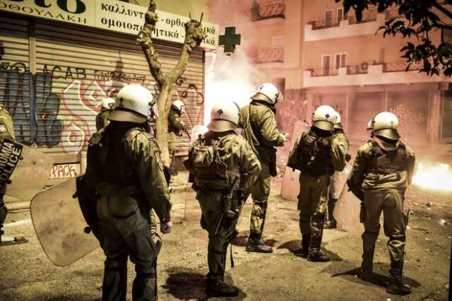 Επιθέσεις με βόμβες μολότοφ γύρω από το Πολυτεχνείο