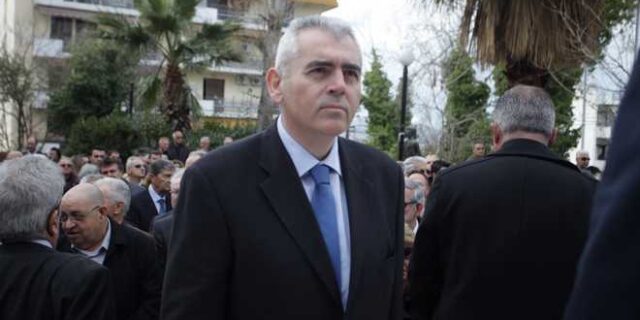 Άδωνις Φαρσάλων, Μάξιμου απόντος