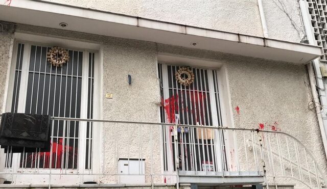 Το ΚΚΕ καταδικάζει την επίθεση στο σπίτι του Μ. Θεοδωράκη