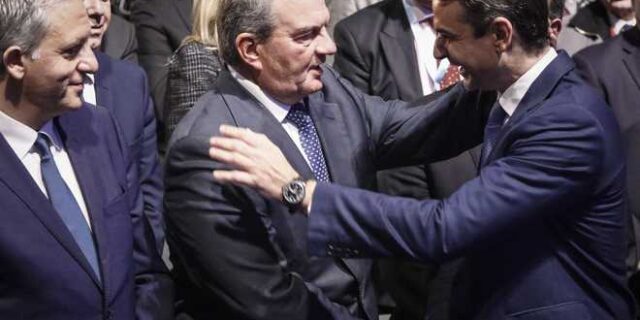 Σκάνδαλο Novartis: Στήριγμα Καραμανλή αναζητεί ο Μητσοτάκης