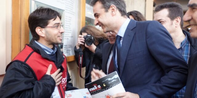 Κόντρα Μητσοτάκη- υπουργείου Εργασίας για τον ΕΦΚΑ στους άστεγους πωλητές της Σχεδίας