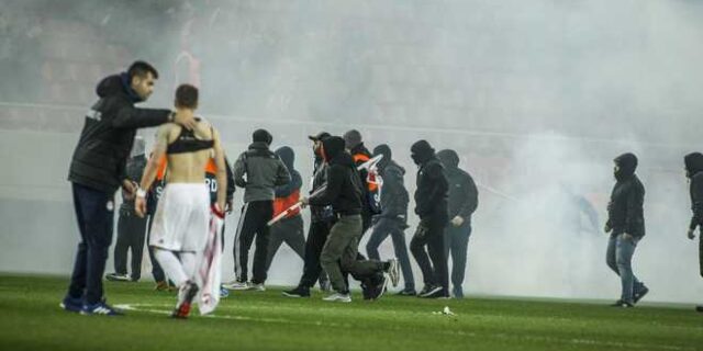 Επεισόδια πριν και μετά την λήξη του αγώνα ποδοσφαίρου Ολυμπιακός – ΑΕΚ στο Καραϊσκάκη