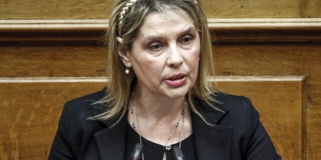 Παπακώστα: Πρέπει να παραιτηθούν όσοι αναφέρονται στη δικογραφία