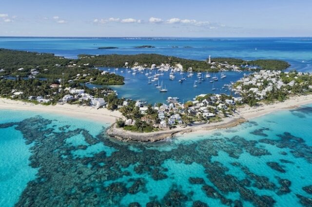 Το Business Insider αποθεώνει τρεις ελληνικές παραλίες και σας προτείνει να τις επισκεφθείτε