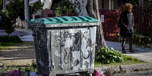 Στη ΓΑΔΑ εμφανίσθηκε ο άνθρωπος που στοχοποιήθηκε για τη μεταφορά του νεκρού βρέφους στην Πετρούπολη