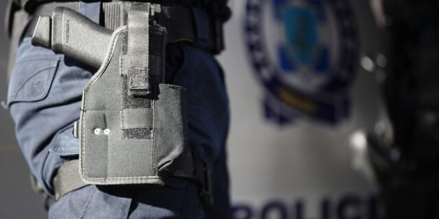 Μενίδι: Εισέβαλαν στο σπίτι ηλικιωμένου ζευγαριού, τους ακινητοποίησαν και τους λήστεψαν