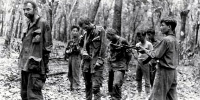 Μηχανή του Χρόνου: Κρεμασμένοι ανάποδα στη φρίκη της ζούγκλας – Έτσι βασάνιζαν τους Αμερικανούς στο Βιετνάμ