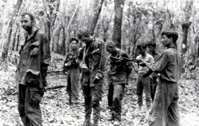 Μηχανή του Χρόνου: Κρεμασμένοι ανάποδα στη φρίκη της ζούγκλας – Έτσι βασάνιζαν τους Αμερικανούς στο Βιετνάμ
