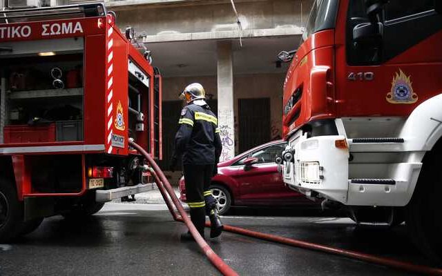 Φωτιά σε διαμέρισμα στον Πειραιά – Απεγκλωβίστηκε 43χρονη