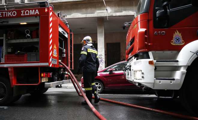 Φωτιά σε διαμέρισμα στον Πειραιά – Απεγκλωβίστηκε 43χρονη